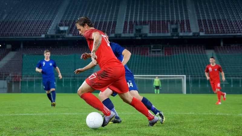 Luật bù giờ trong bóng đá là gì?